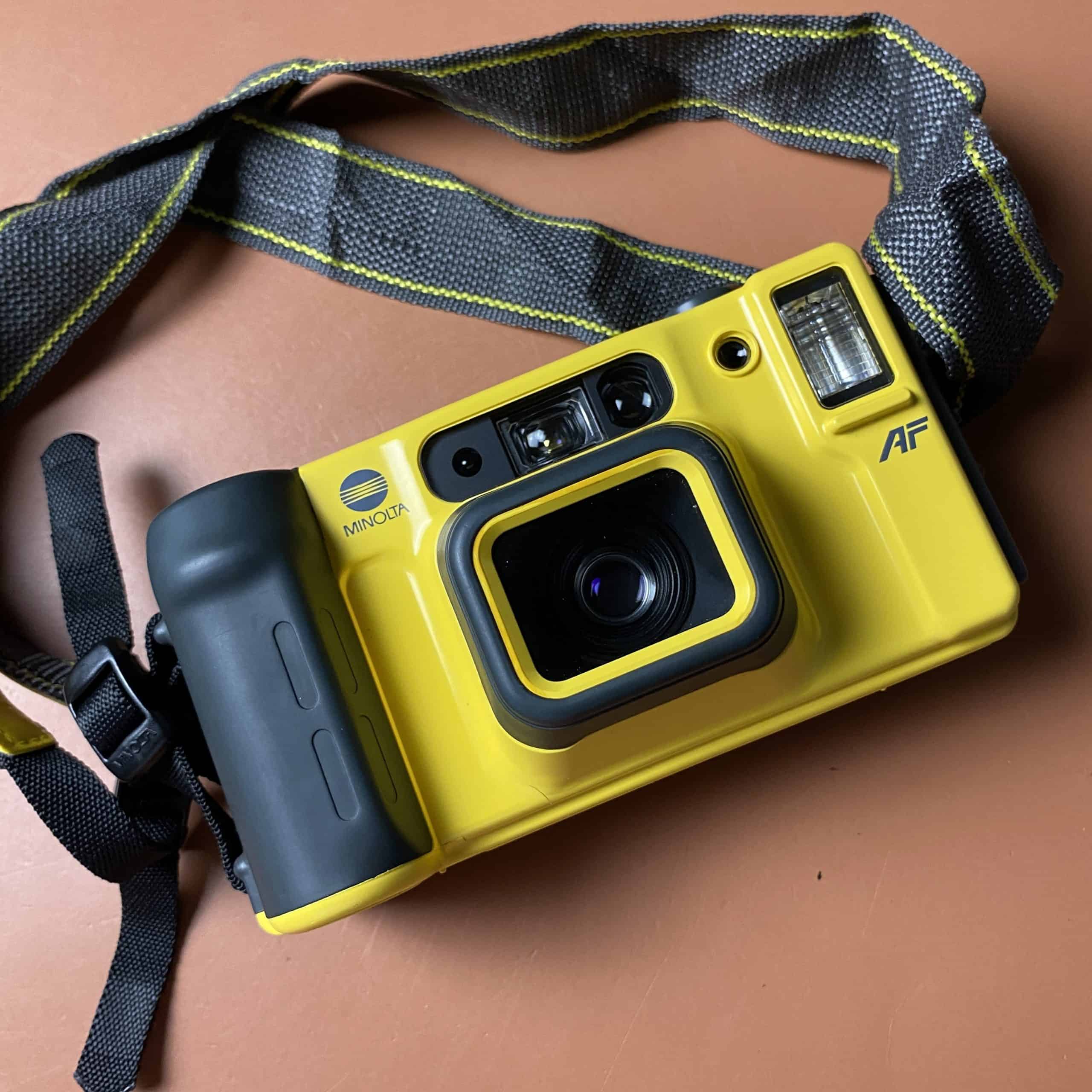 MINOLTA WEATHERMATIC DUAL 35 イエロー Vintage Minolta Dual 35 Weathermatic Underwater Point and Shoot